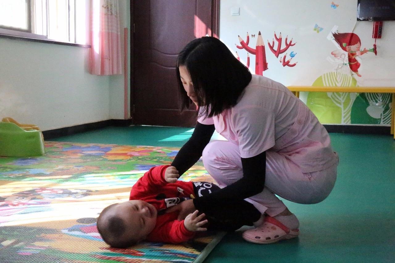 以愛之名，90后女孩重回福利院