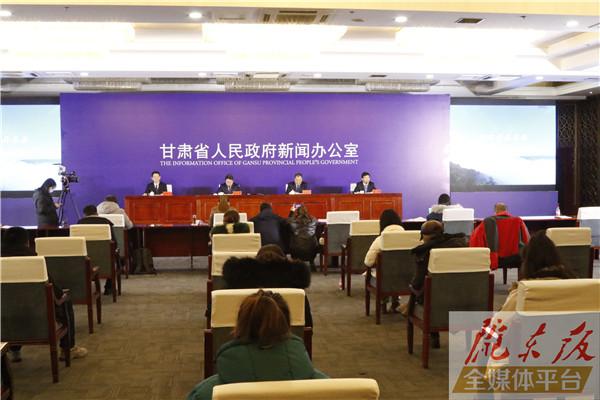 慶陽(yáng)市8個(gè)縣（區(qū)）、570個(gè)貧困村、14.99萬(wàn)戶61.05萬(wàn)貧困人口全部脫貧