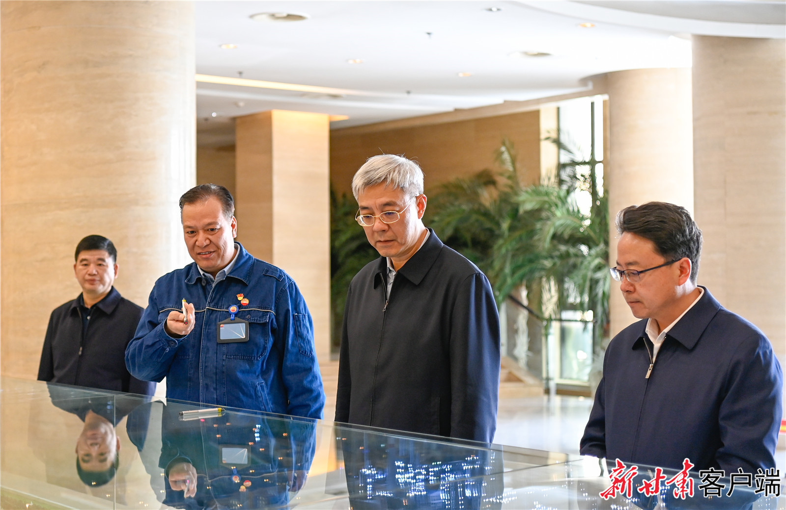 尹弘在慶陽市調研指導工作時強調：立足資源稟賦打造特色產(chǎn)業(yè)集群，奮發(fā)有為推動革命老區(qū)振興發(fā)展