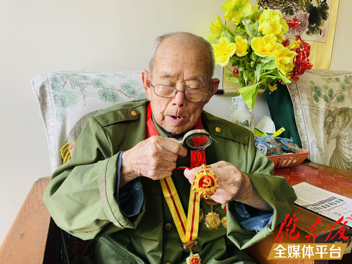 【光榮在黨50年】徐連江：“永遠(yuǎn)跟黨走，永遠(yuǎn)都愛國！”