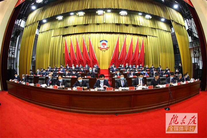 【市兩會(huì)視頻海報(bào)】努力開創(chuàng)新時(shí)代慶陽政協(xié)工作新局面，為推動(dòng)慶陽老區(qū)全面振興作出新的更大貢獻(xiàn)！