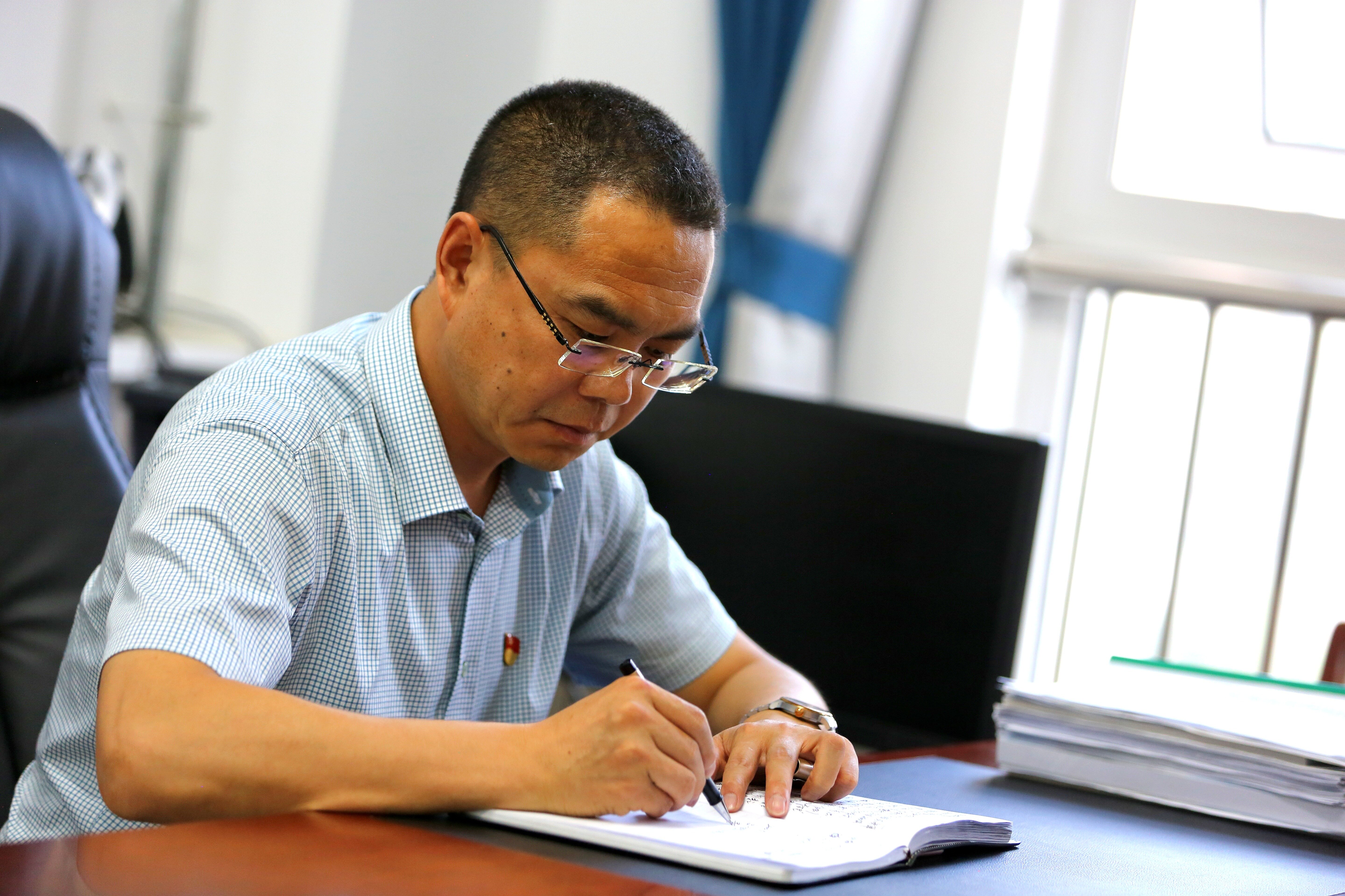 聚焦內涵謀新篇 推動發(fā)展開新局——訪慶陽四中黨總支書記、校長齊建偉