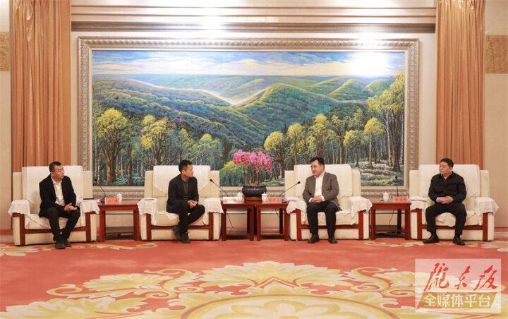黃澤元周繼軍與阿里巴巴集團(tuán)副總裁、阿里云全球銷售總裁蔡英華一行座談