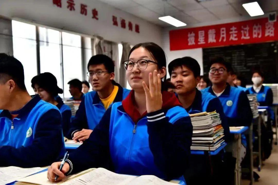 勵(lì)志！暖心！寧縣二中“高位截肢”女孩鞏瑜圓夢(mèng)西北師大