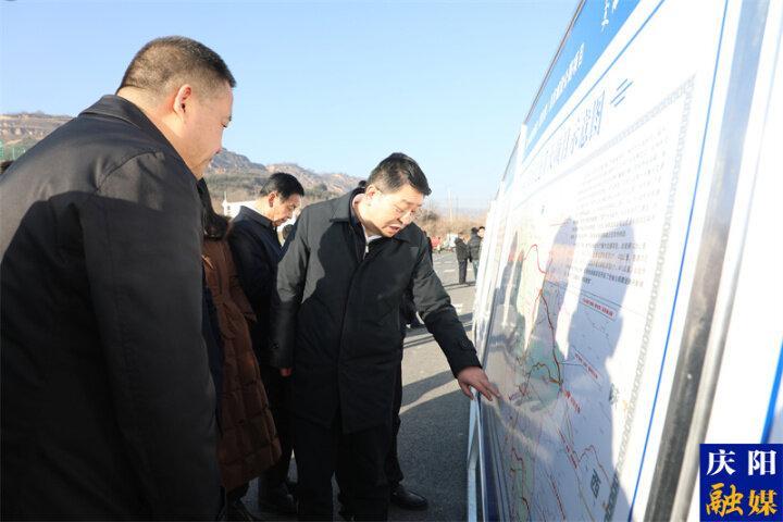 周繼軍調(diào)研G244線打慶公路通車運(yùn)營情況時強(qiáng)調(diào) 把公路項(xiàng)目建設(shè)好管護(hù)好運(yùn)營好 為慶陽現(xiàn)代化建設(shè)提供堅(jiān)強(qiáng)支撐