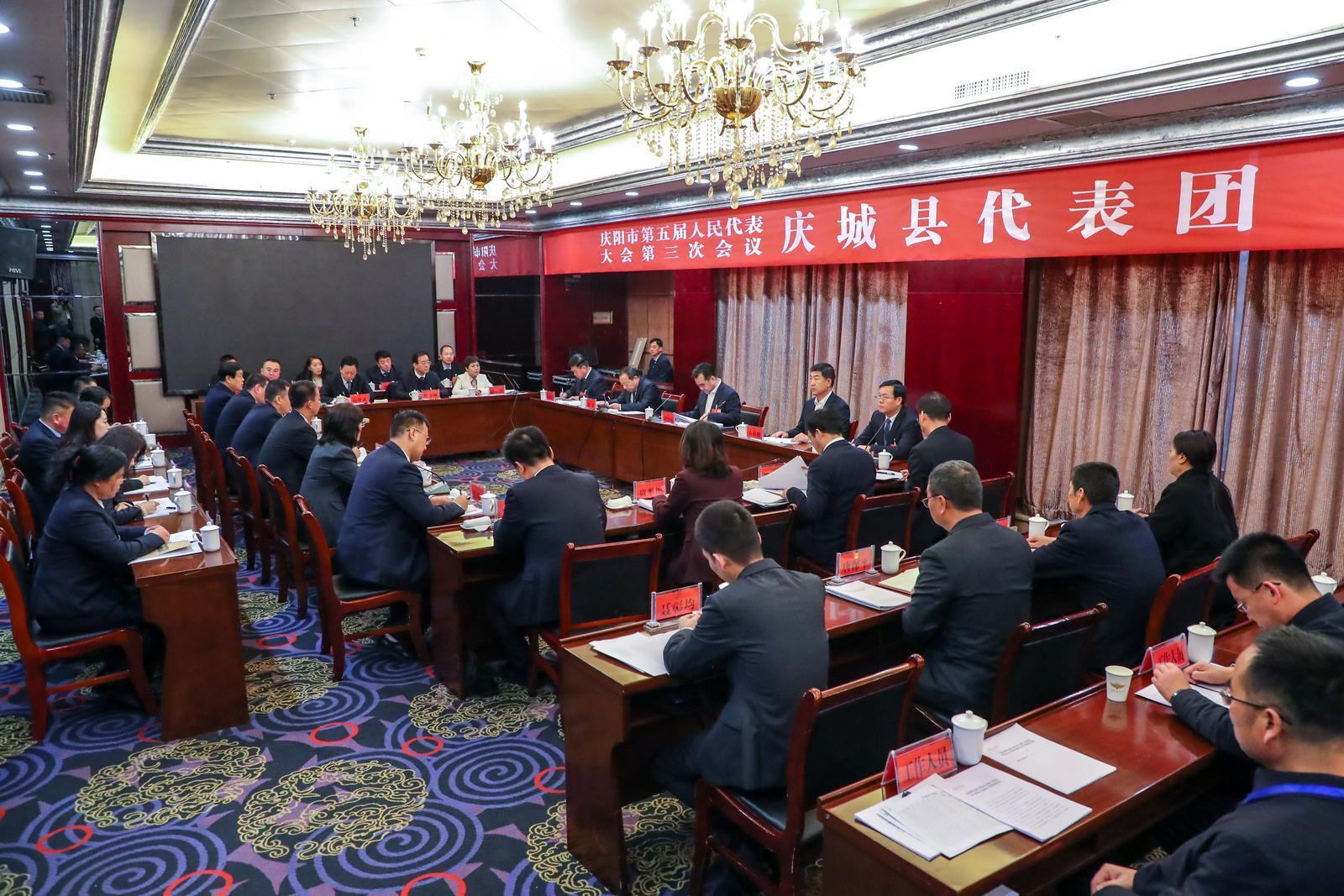 黃澤元在參加慶城縣代表團審議時強調 把準政策導向縣域特點經(jīng)濟規(guī)律角色定位 在推動高質量發(fā)展上邁出更加堅實的步伐