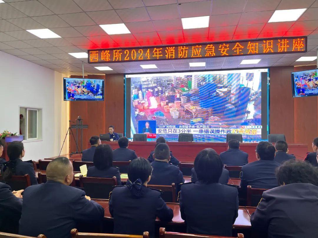 慶陽市消防救援支隊走進(jìn)高速收費站開展消防培訓(xùn)演練