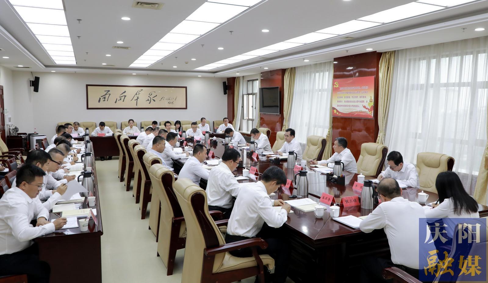 黃澤元在市委辦公室黨總支講專題黨課 勉勵全體黨員在知紀(jì)明紀(jì)上下功夫，在增強自覺上常修煉，在工作質(zhì)量上見實效，切實把黨紀(jì)學(xué)習(xí)教育成效轉(zhuǎn)化為擔(dān)當(dāng)作為、干事創(chuàng)業(yè)的強大動力
