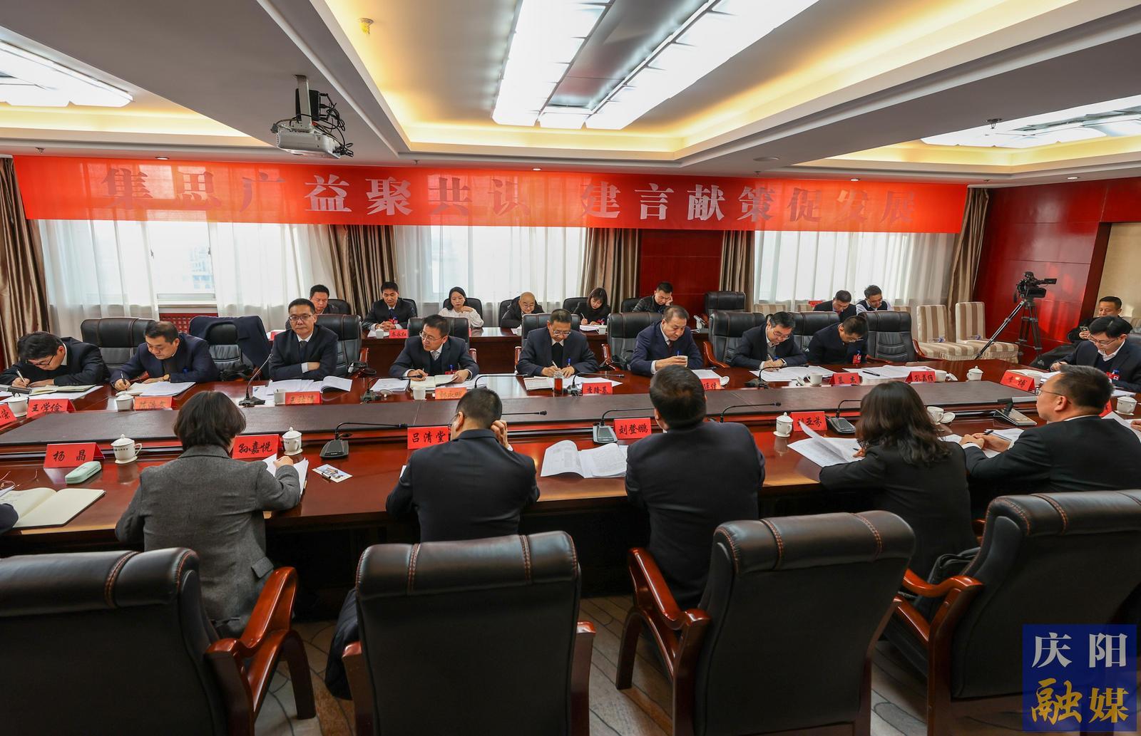 慶陽市政協(xié)委員分組討論政府工作報告和計劃、財政報告