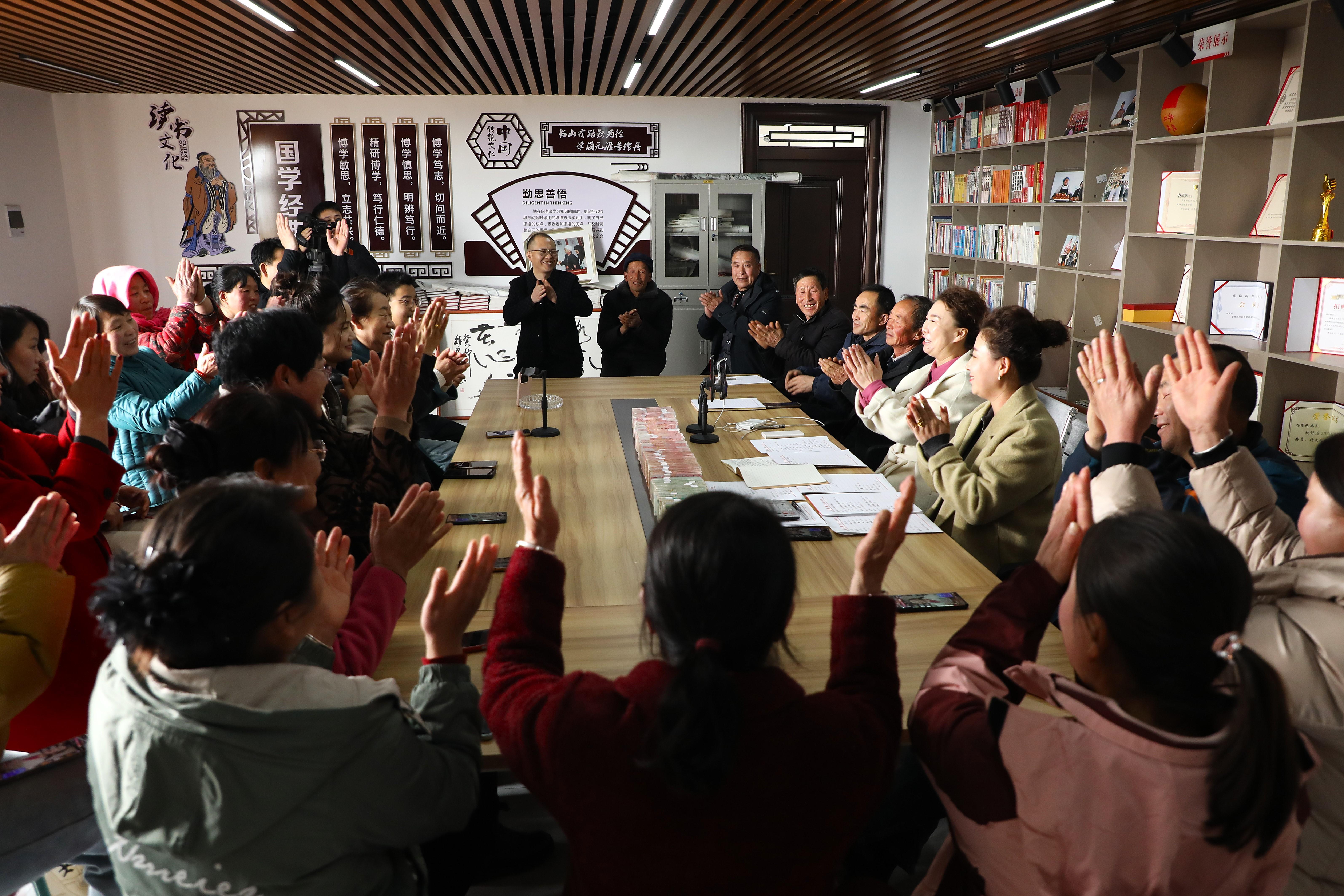二月二，分紅“盛宴”開啟幸福新篇 ——環(huán)縣莊子峁生態(tài)農(nóng)莊30戶農(nóng)戶喜提73萬(wàn)元“紅包”