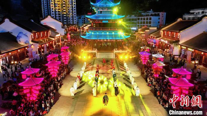 北緯33°的隴南山水覺醒：從“地理褶皺”到“文旅界面”