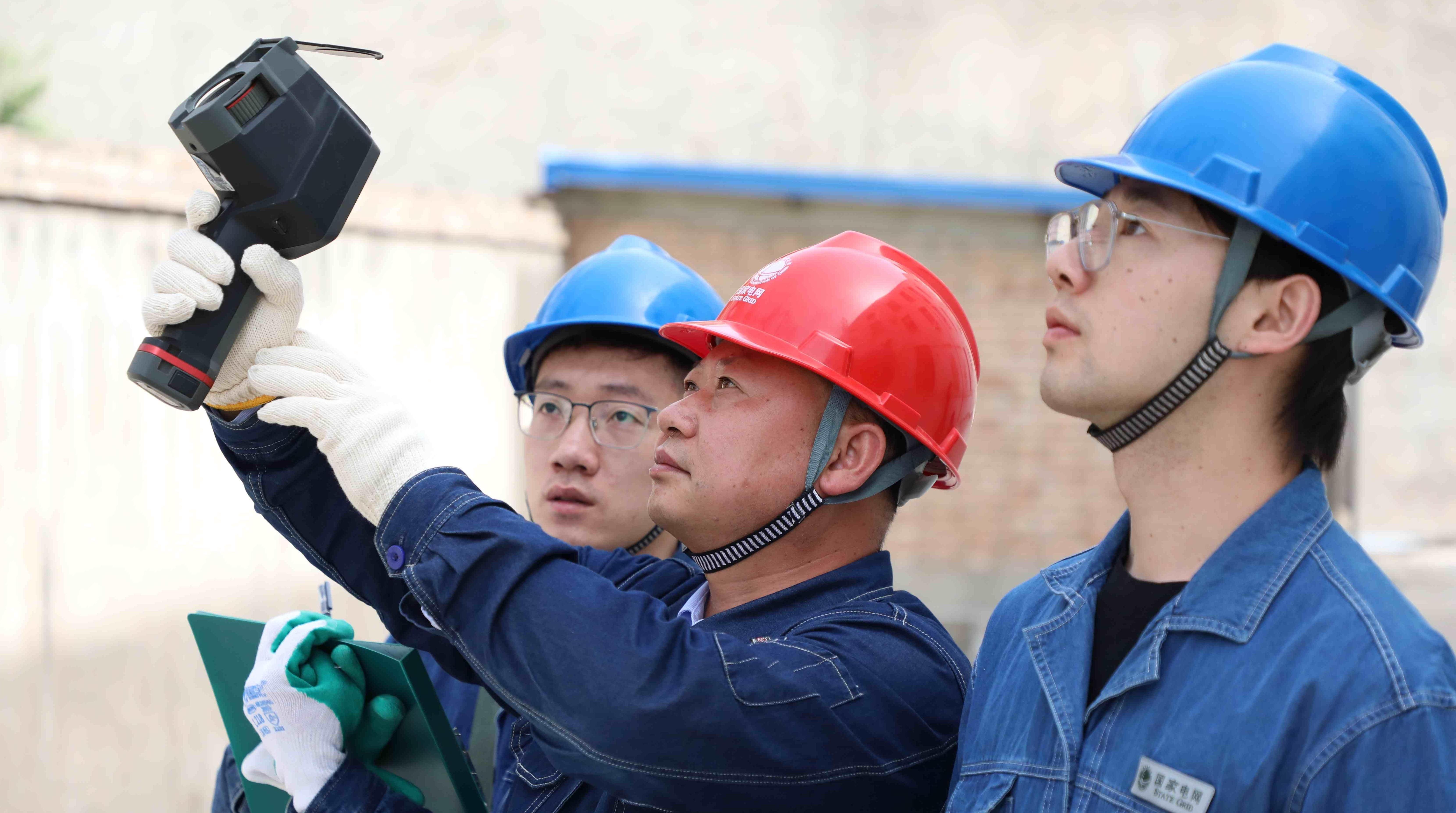 初心點(diǎn)亮萬家燈火——記全國勞動(dòng)模范何建功